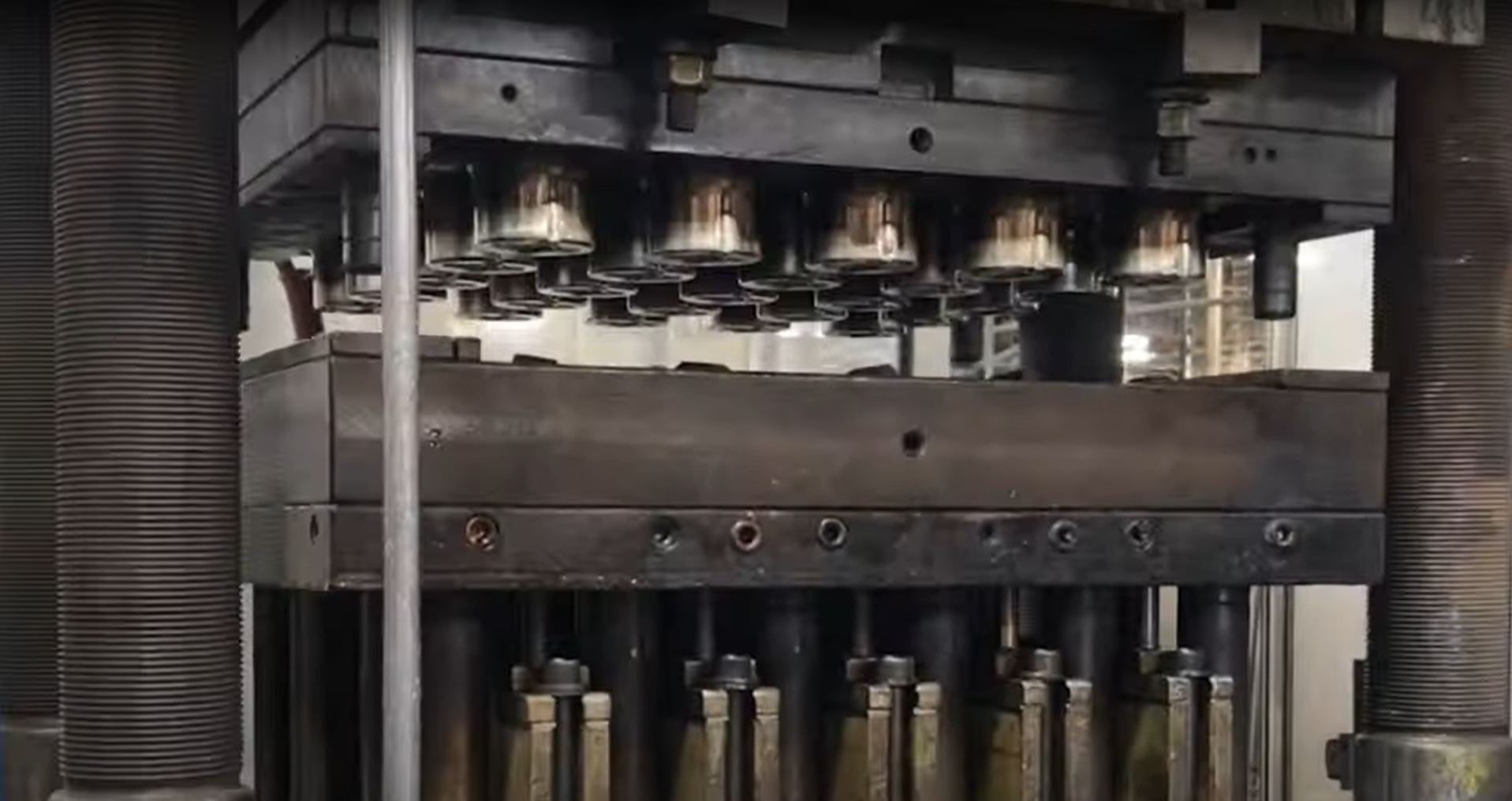 Compression Molding Machine